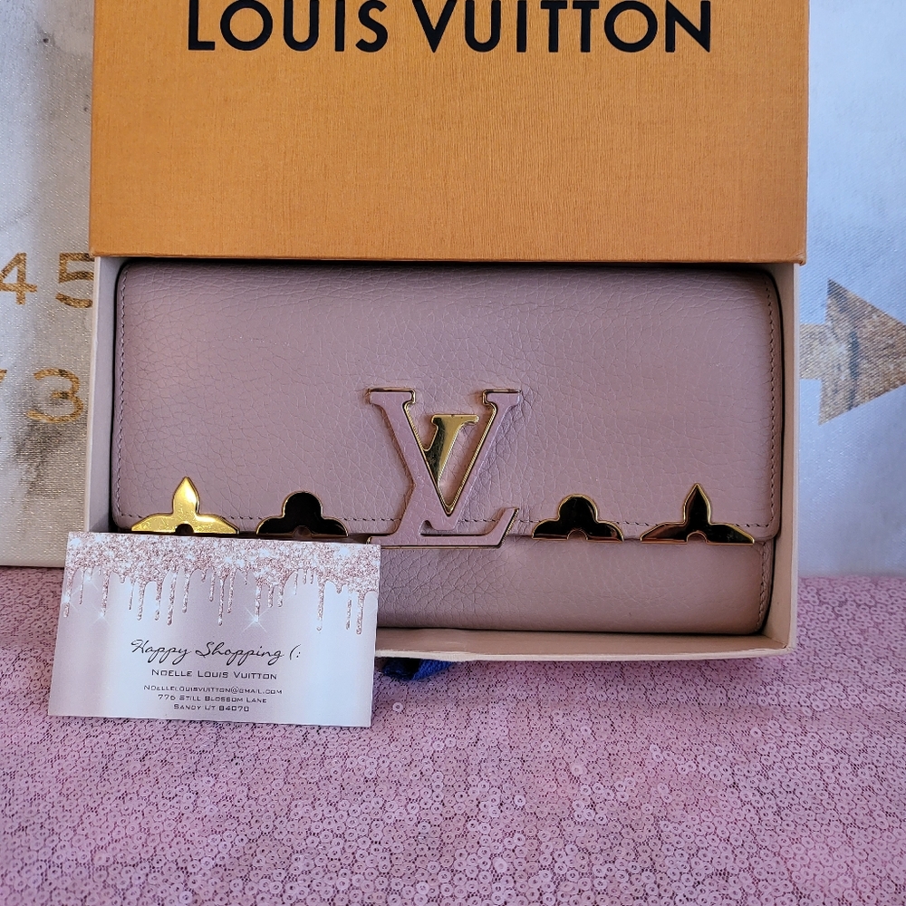♡♡ Louis Vuitton Capucines Wallet ♡♡